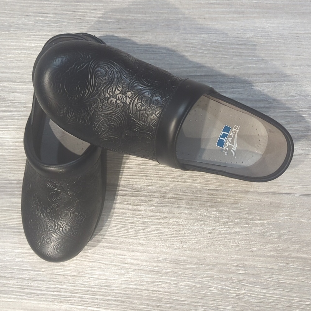 Dansko Black Floral Tooled Leather Clogs 38 - Picture 2 of 5